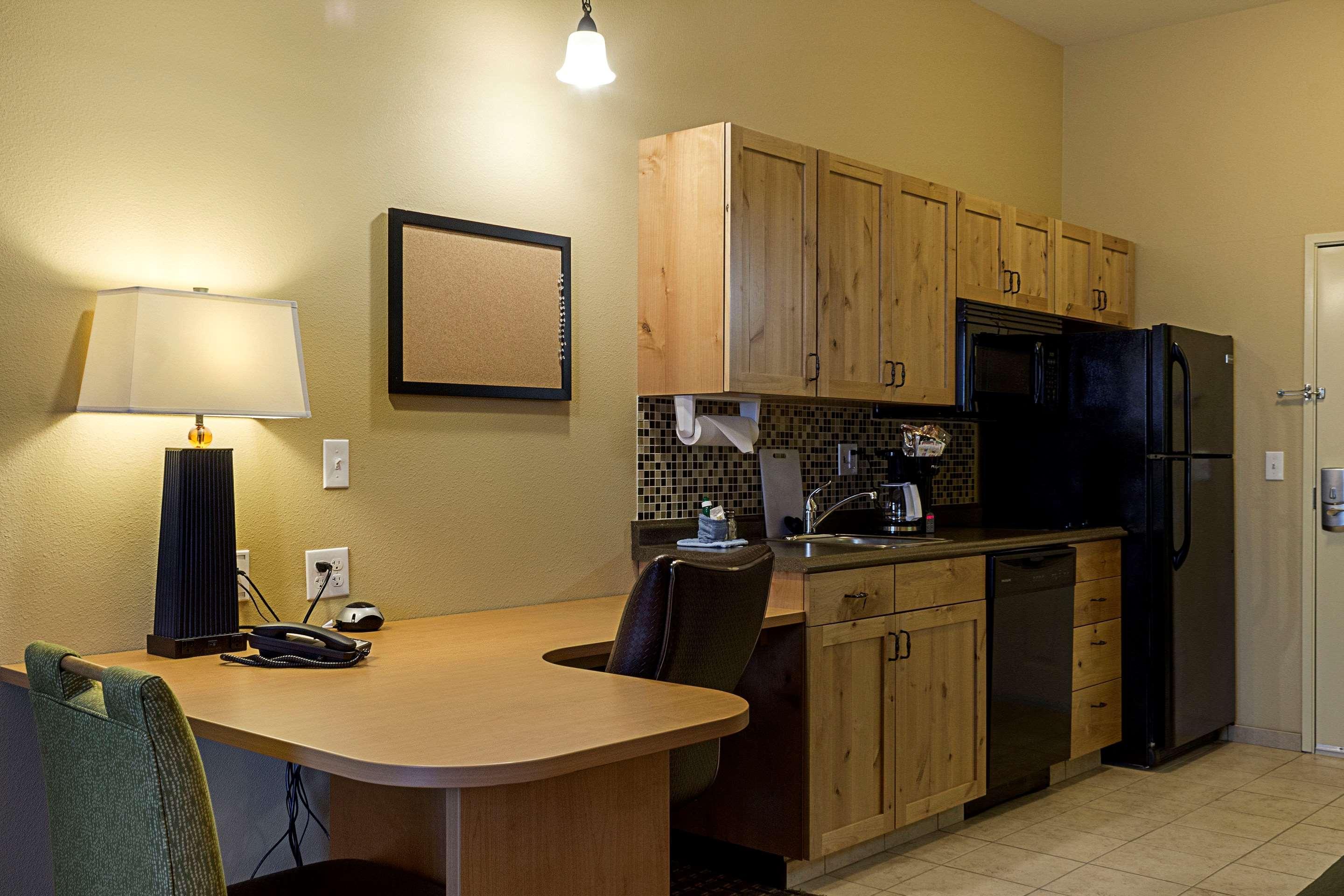 Mainstay Suites Williston Bagian luar foto