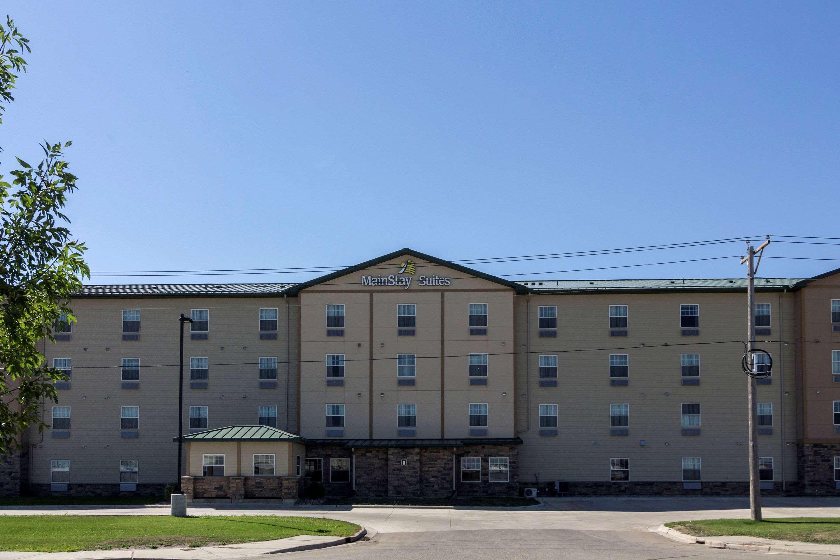 Mainstay Suites Williston Bagian luar foto