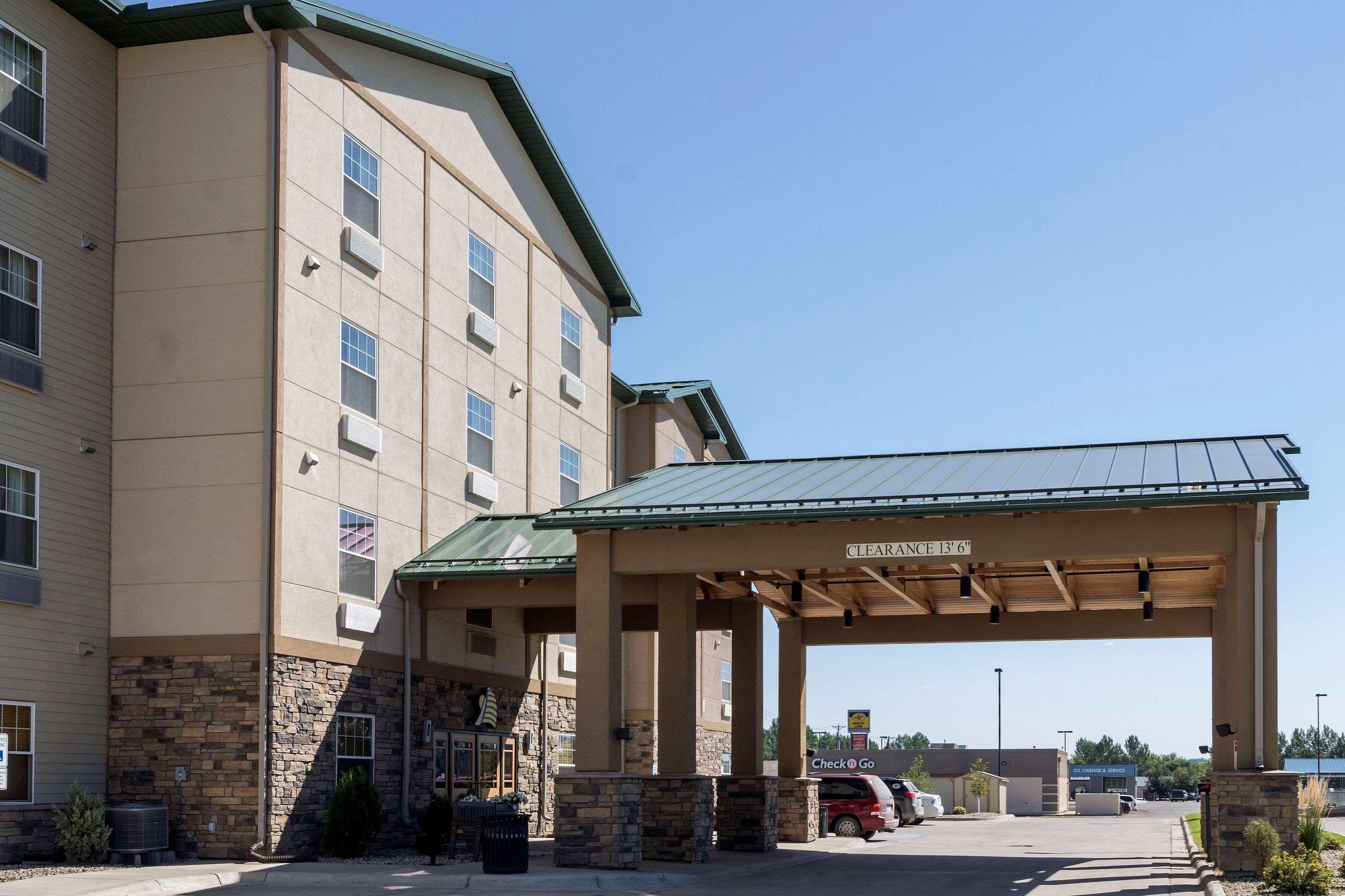 Mainstay Suites Williston Bagian luar foto