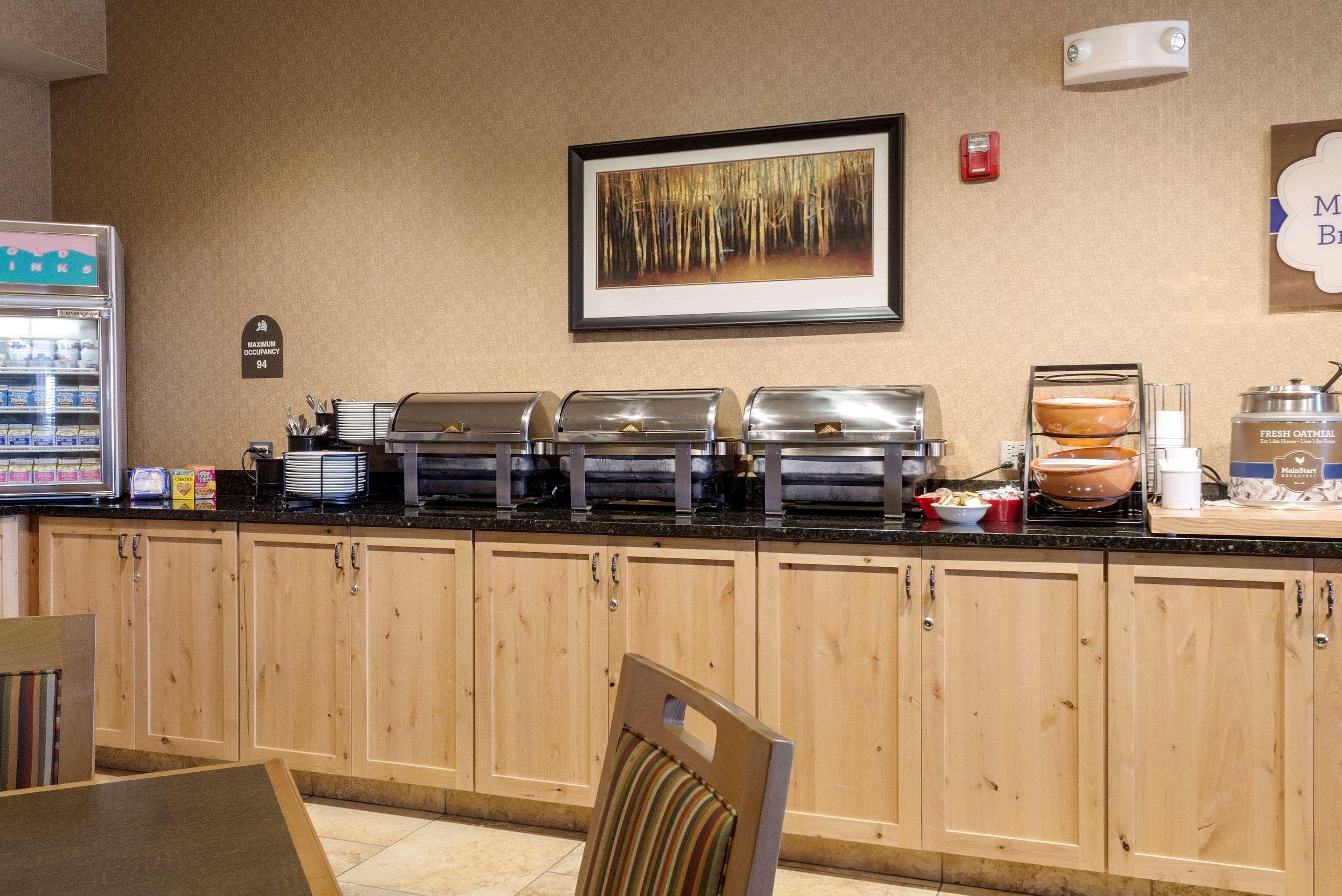 Mainstay Suites Williston Bagian luar foto