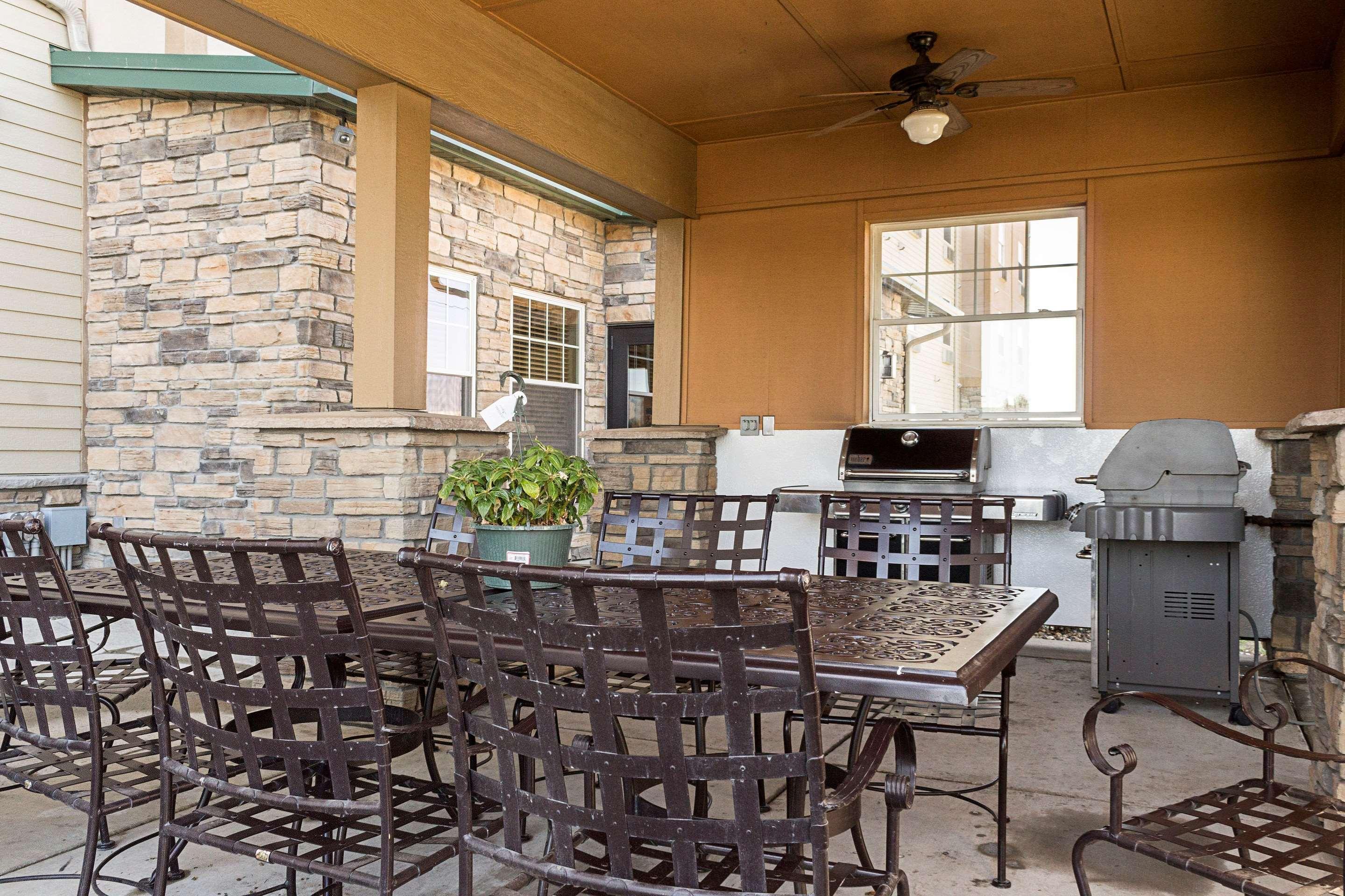 Mainstay Suites Williston Bagian luar foto