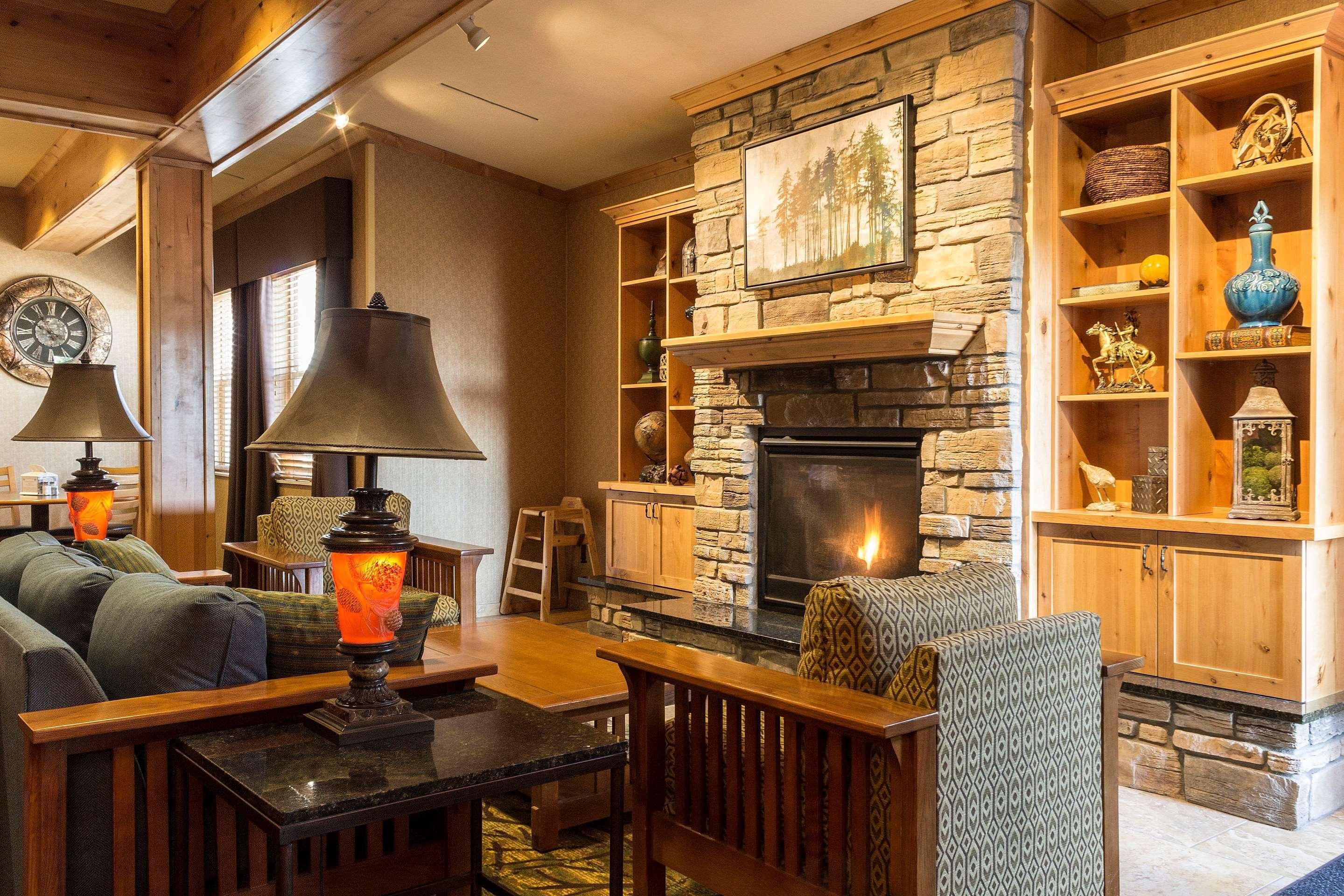 Mainstay Suites Williston Bagian luar foto