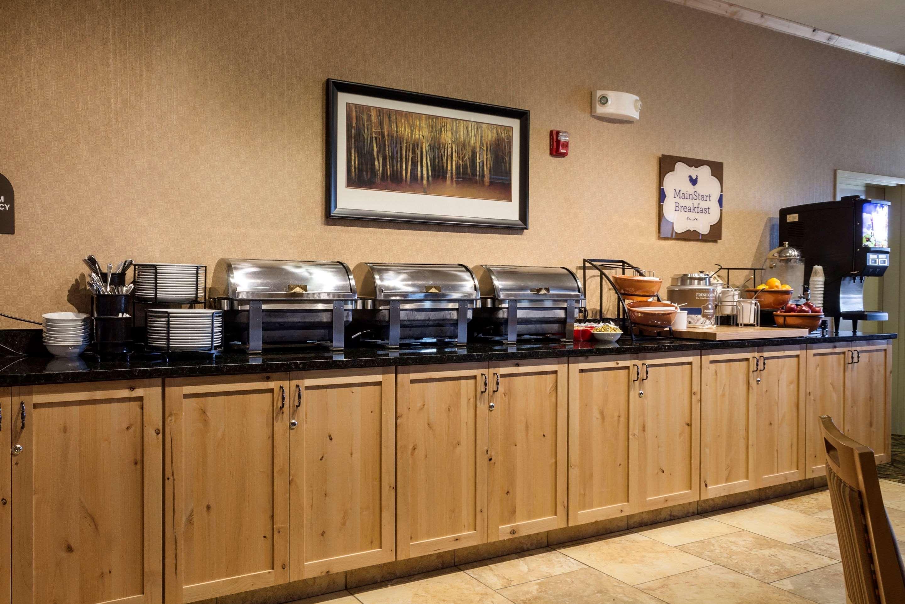 Mainstay Suites Williston Bagian luar foto