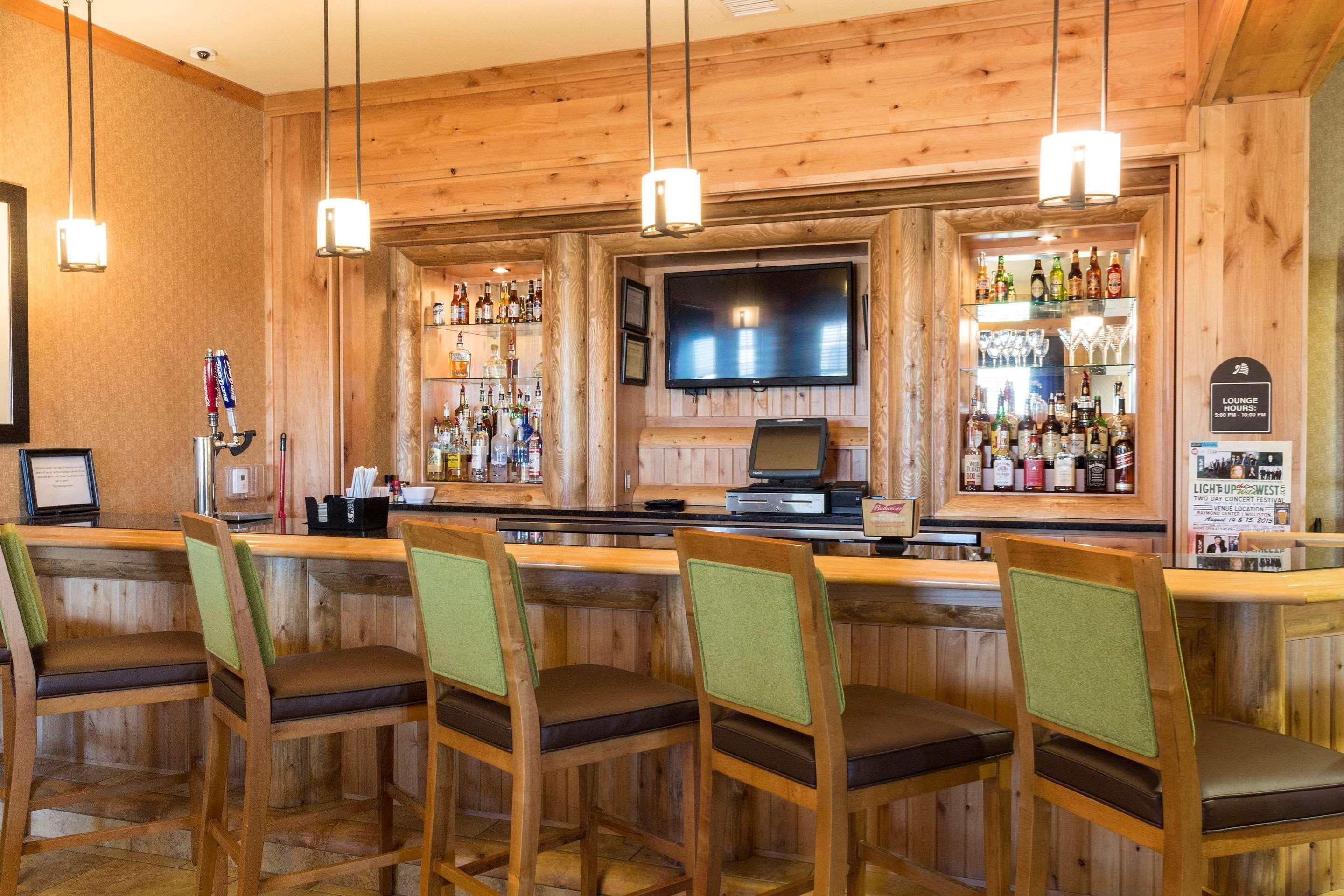 Mainstay Suites Williston Bagian luar foto