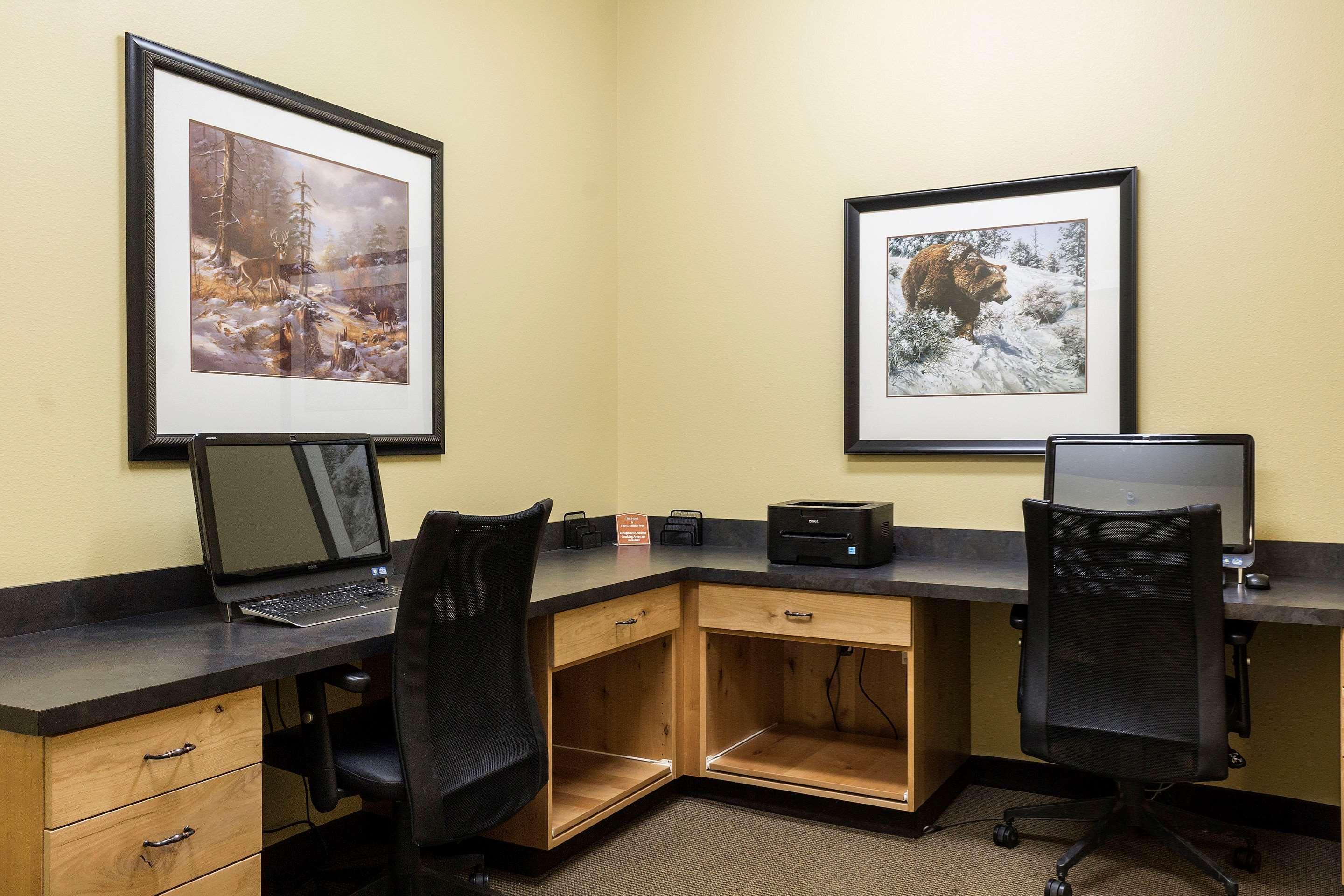 Mainstay Suites Williston Bagian luar foto
