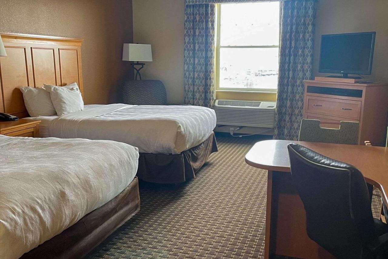 Mainstay Suites Williston Bagian luar foto