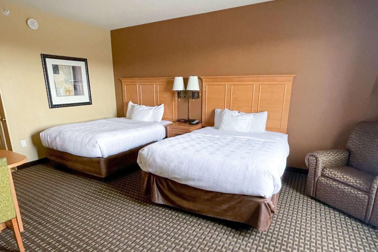 Mainstay Suites Williston Bagian luar foto