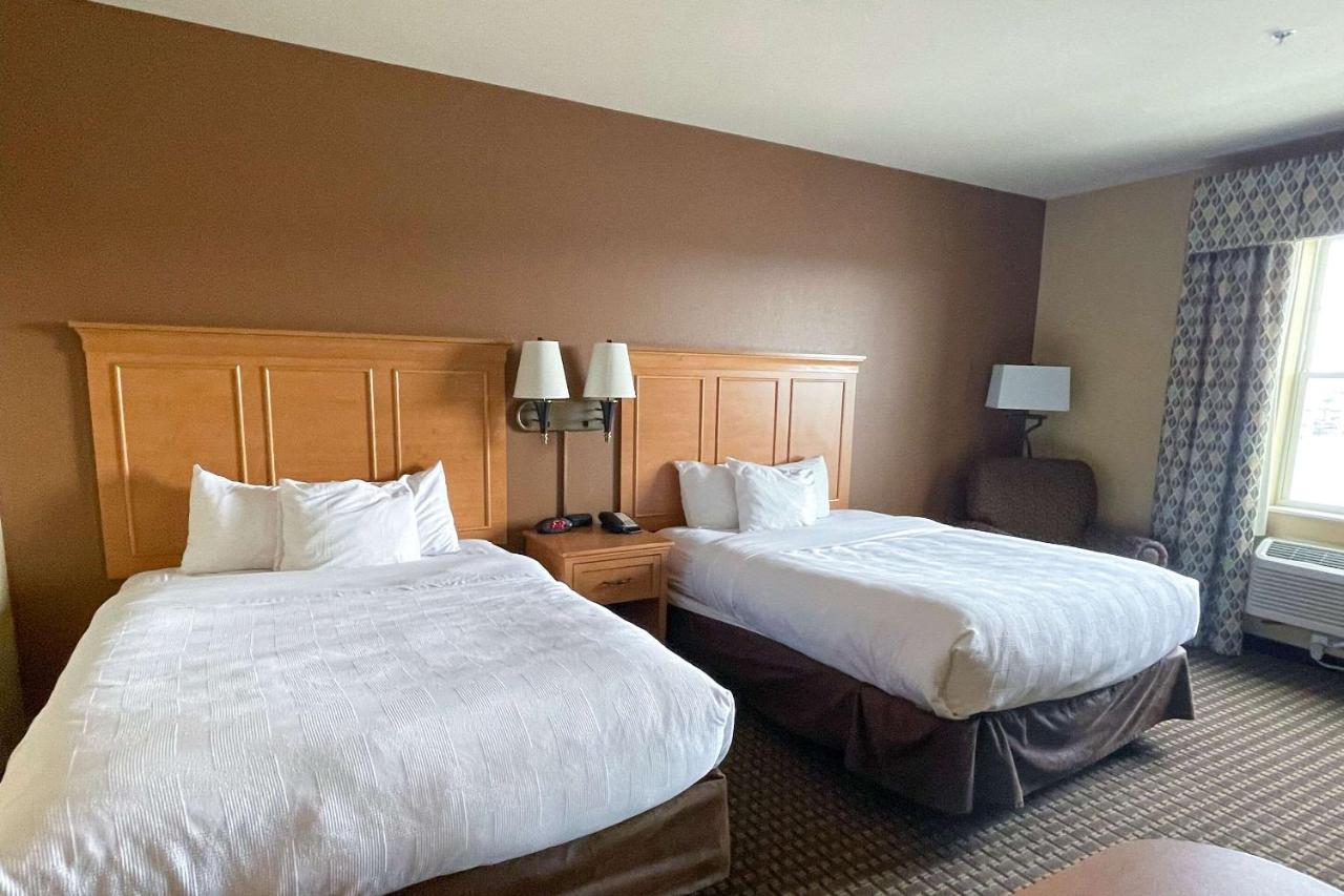 Mainstay Suites Williston Bagian luar foto