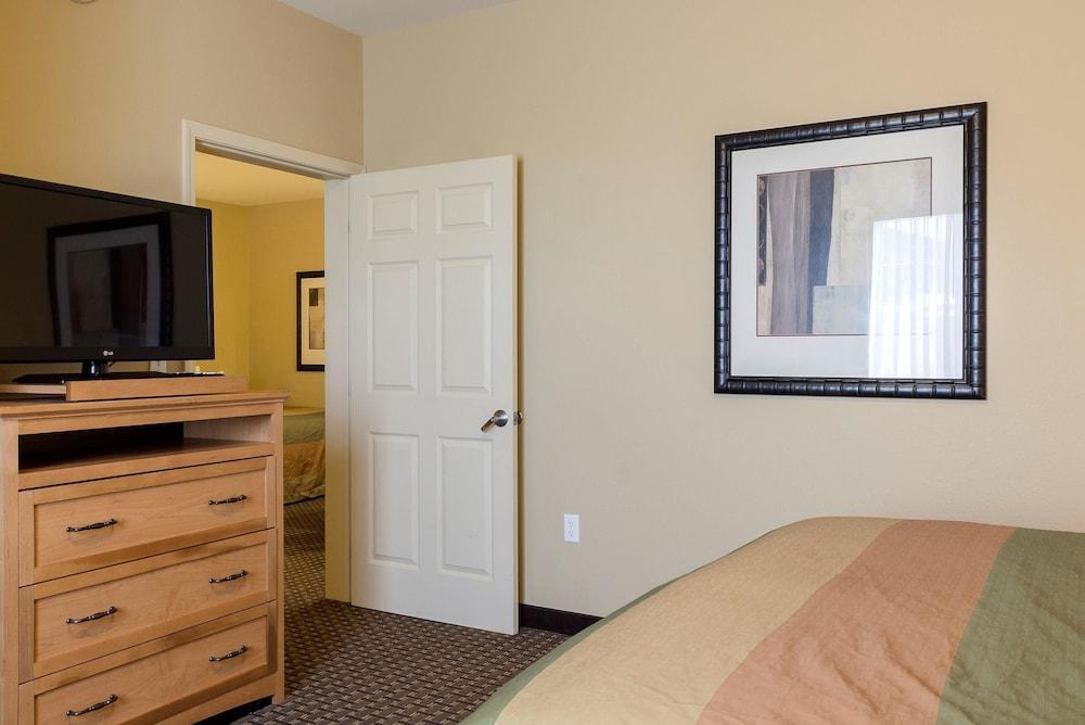 Mainstay Suites Williston Bagian luar foto
