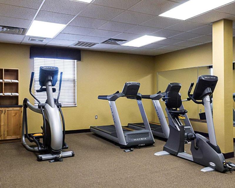 Mainstay Suites Williston Bagian luar foto
