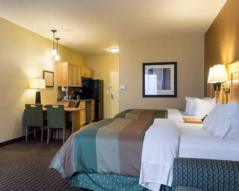 Mainstay Suites Williston Bagian luar foto